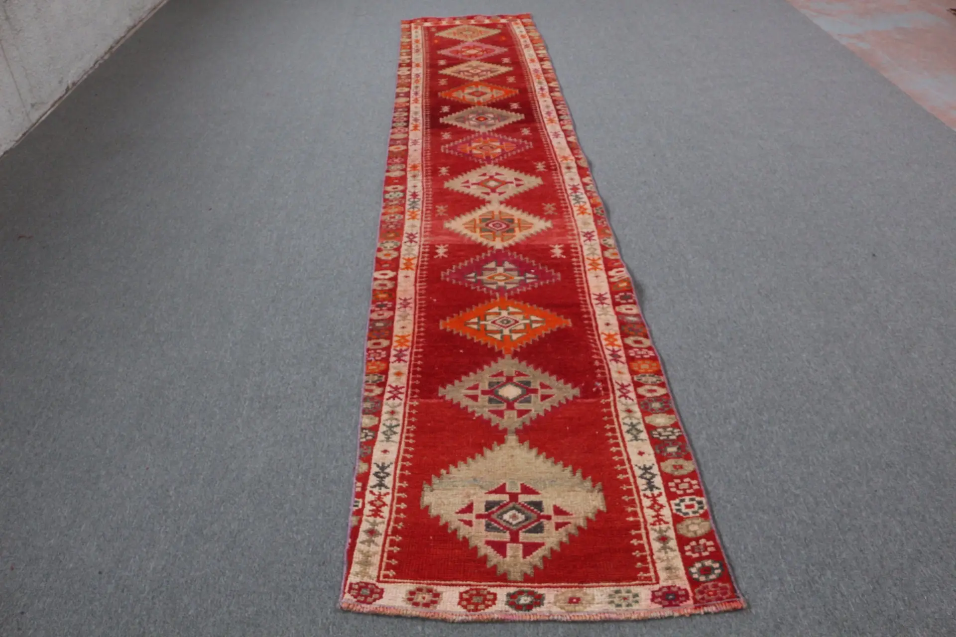 Alfombra vintage, alfombra corredor de 2,5x12,6 pies, alfombra de lana Herki blanca roja - 1