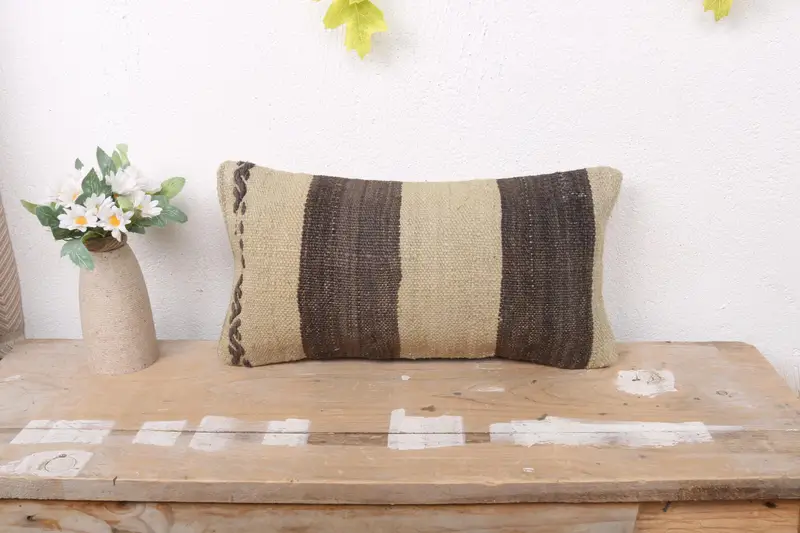 ベージュ & ブラウン ストライプ クッション、多用途 8 x 16 枕