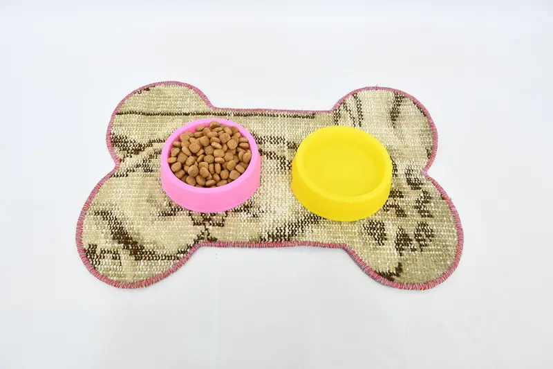 ボヘミアン ベージュとブラウンのラウンド ウール プレースマット、伝統的なプレースマット