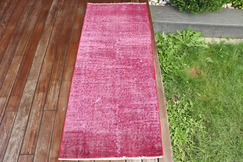 Handgefertigter lila Teppich mit Tiermuster, 0,2 x 5 Fuß