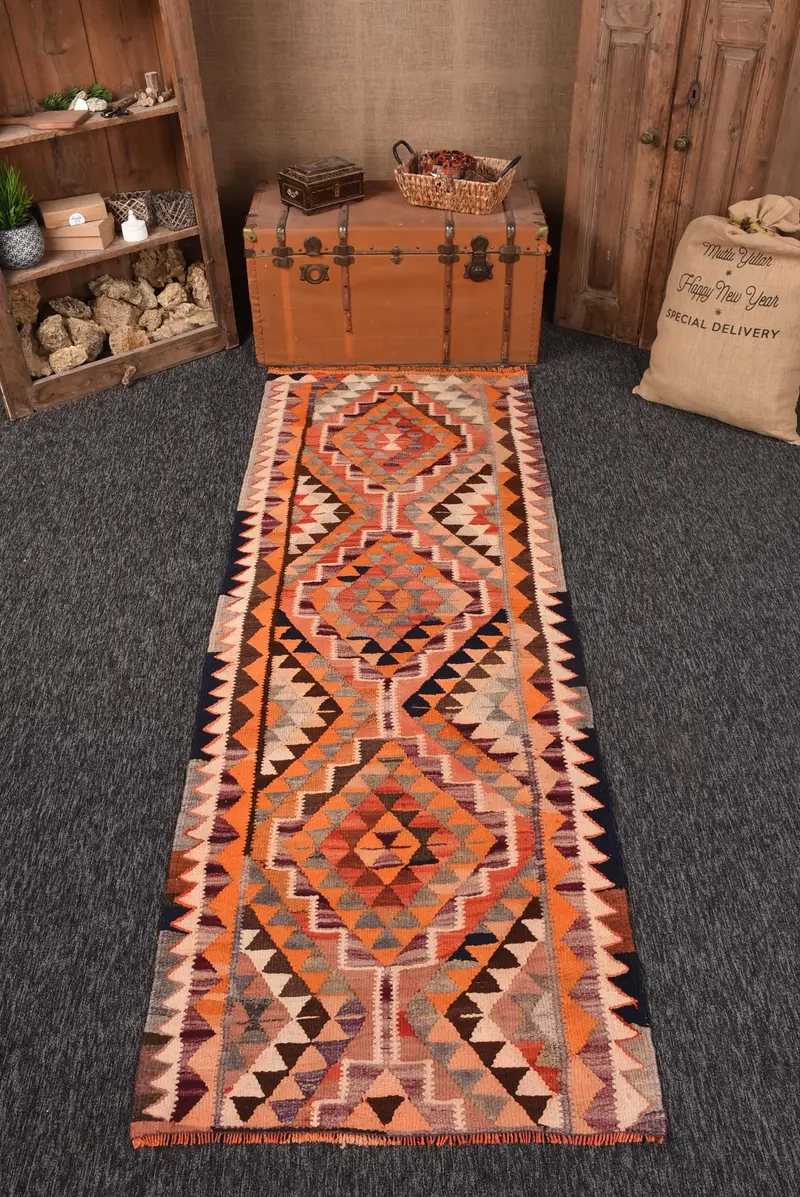 Vintage Türk Yolluk Halısı 3x8,7 ft (92x266 cm), Turuncu Kareli Kilim - 1