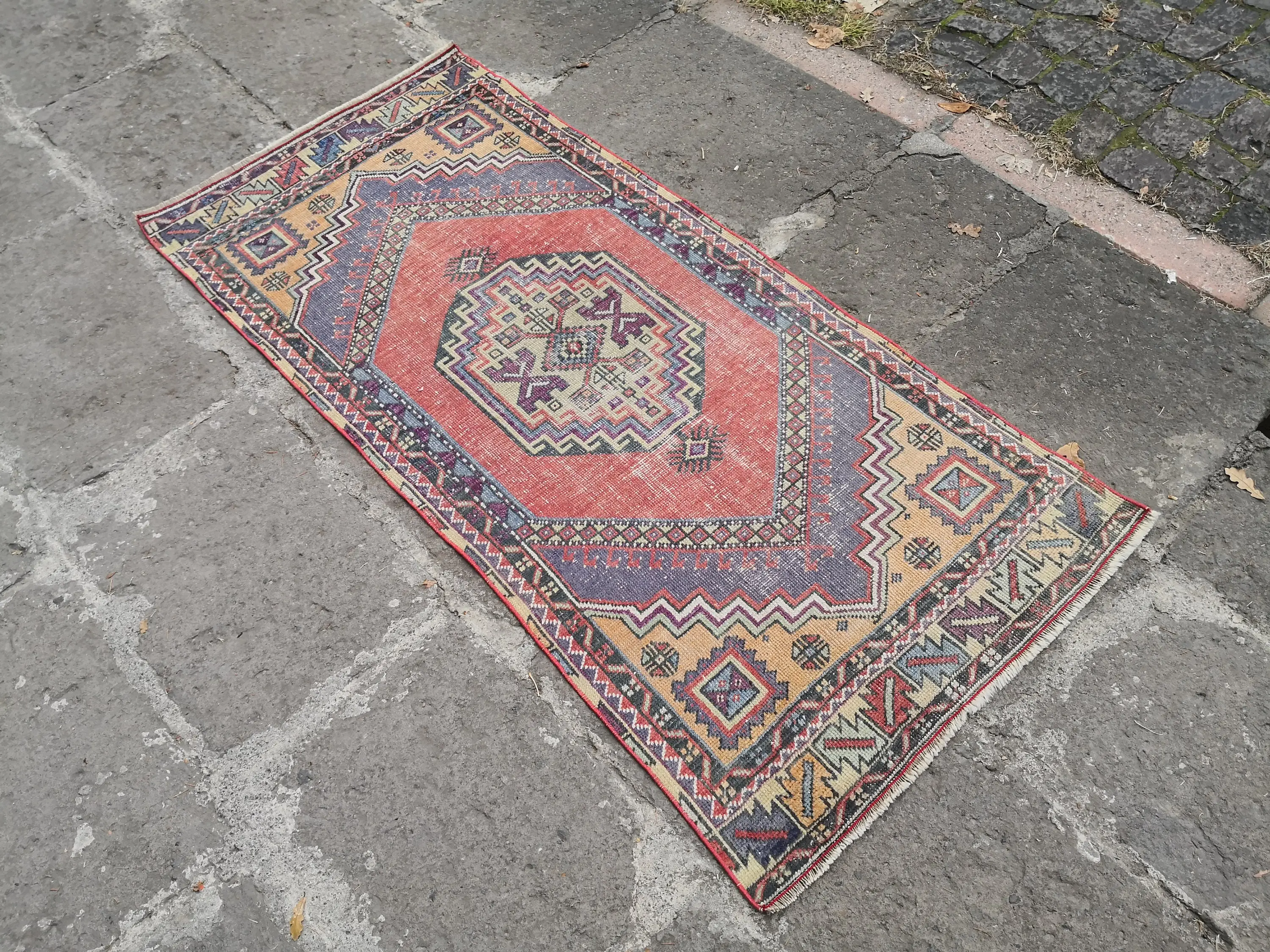Vintage Halı, Accent 2.7x5.9 ft Türk Halısı, Kırmızı Mavi Oryantal Halı - 1