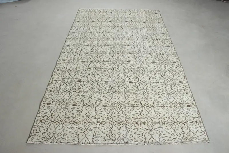 Alfombra Oushak turca de 4,7x8,2 pies, alfombra vintage, alfombra de lana blanca del suroeste - 1