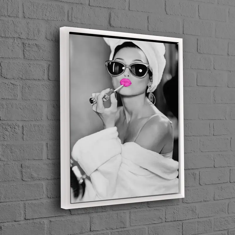 Audrey Pink Lip Canvas: Zeitgenössischer Chic, trendige Modekunst
