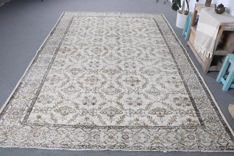 Elegant Beige Rug, 7x10 ft Solid Comfort