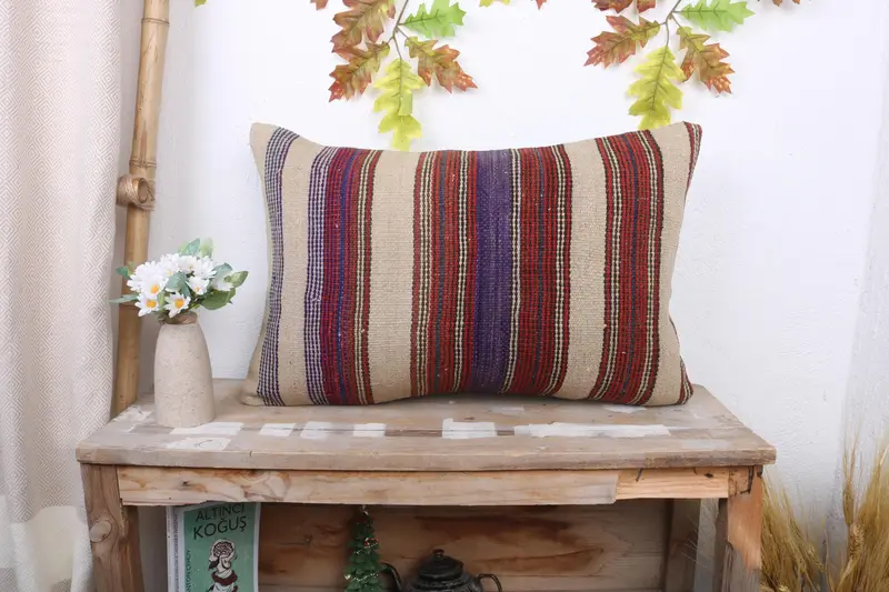 Beige & rot gestreiftes Wurfkissen, Vintage besticktes Kissen