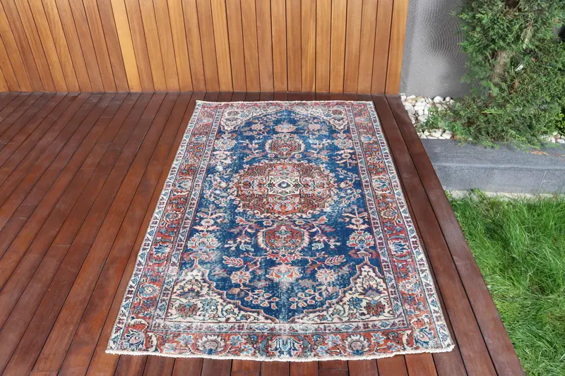Türkischer Akzentteppich, 3,8 x 6,2 Fuß Vintage-Teppich, blauer Oushak-Wollteppich - 1