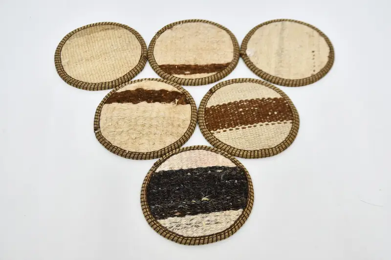 Posavasos redondos bohemios beige y marrones, posavasos bohemios únicos