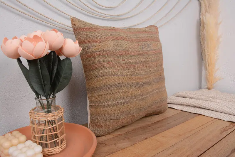 Braun-grau gestreiftes Wurfkissen, 18x18 besticktes Kissen