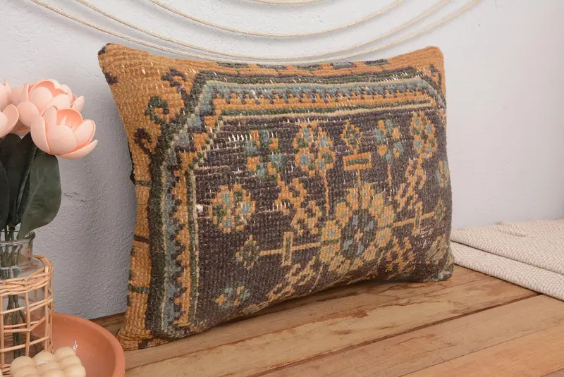 Blaues und orangefarbenes Blumenkissen, handgefertigtes besticktes Kissen