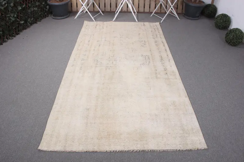 エレガントなベージュのラグ、4.3x8.4フィートのしっかりとした快適さ