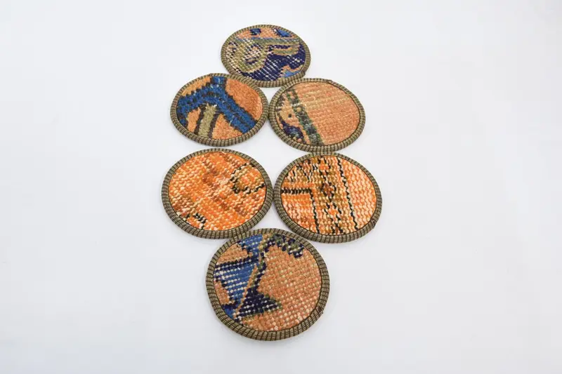 オレンジとブロンズのキリムコースター、スタイリッシュで耐久性のあるコーヒーパッド