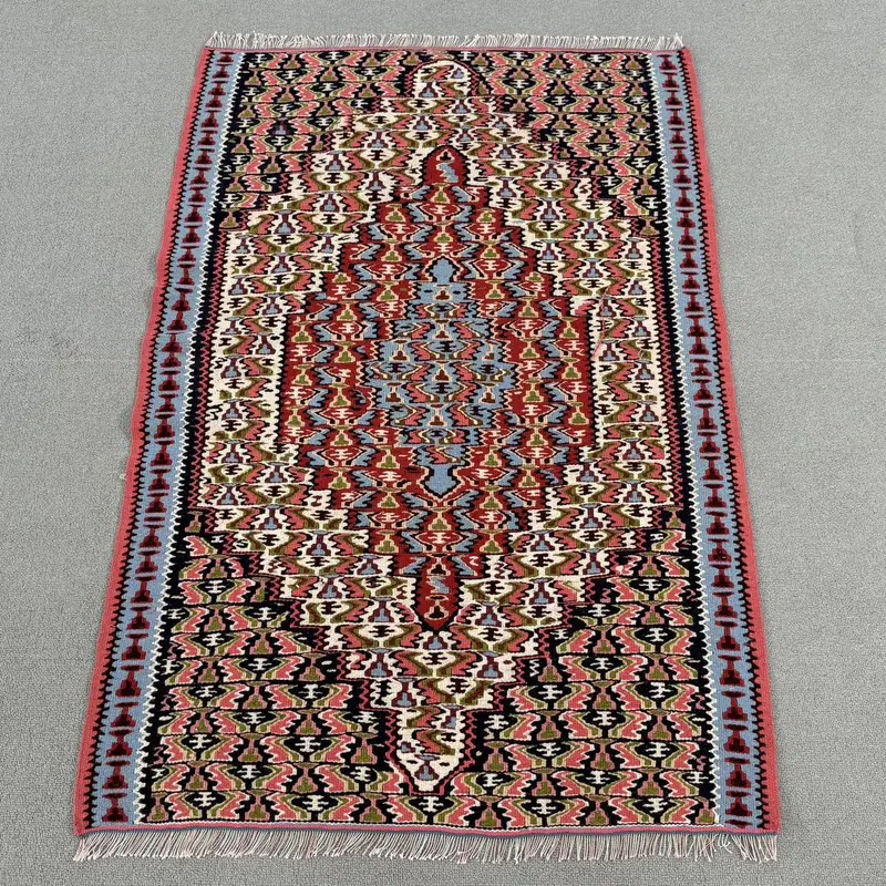 2,6x3,8 ft Kırmızı Oryantal Halı, Zarif Mavi Vurgular