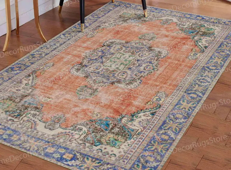 Medaillon-bedruckter Teppich: Verblasstes ethnisches Muster, gedämpfte Töne