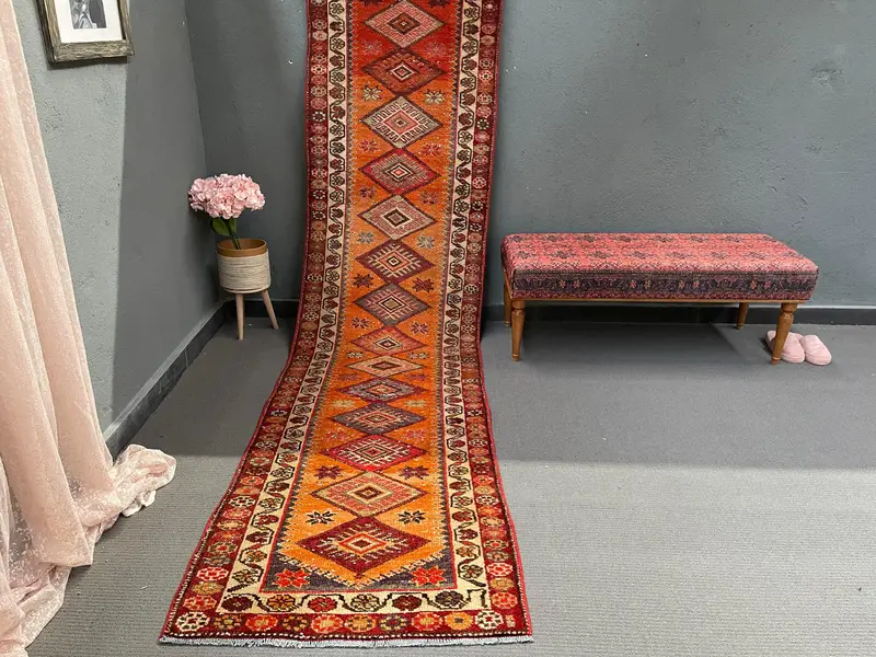 Türkischer Vintage Herki Läuferteppich 2,9x11,5 Fuß, roter Ikat-Teppich aus Wolle - 1