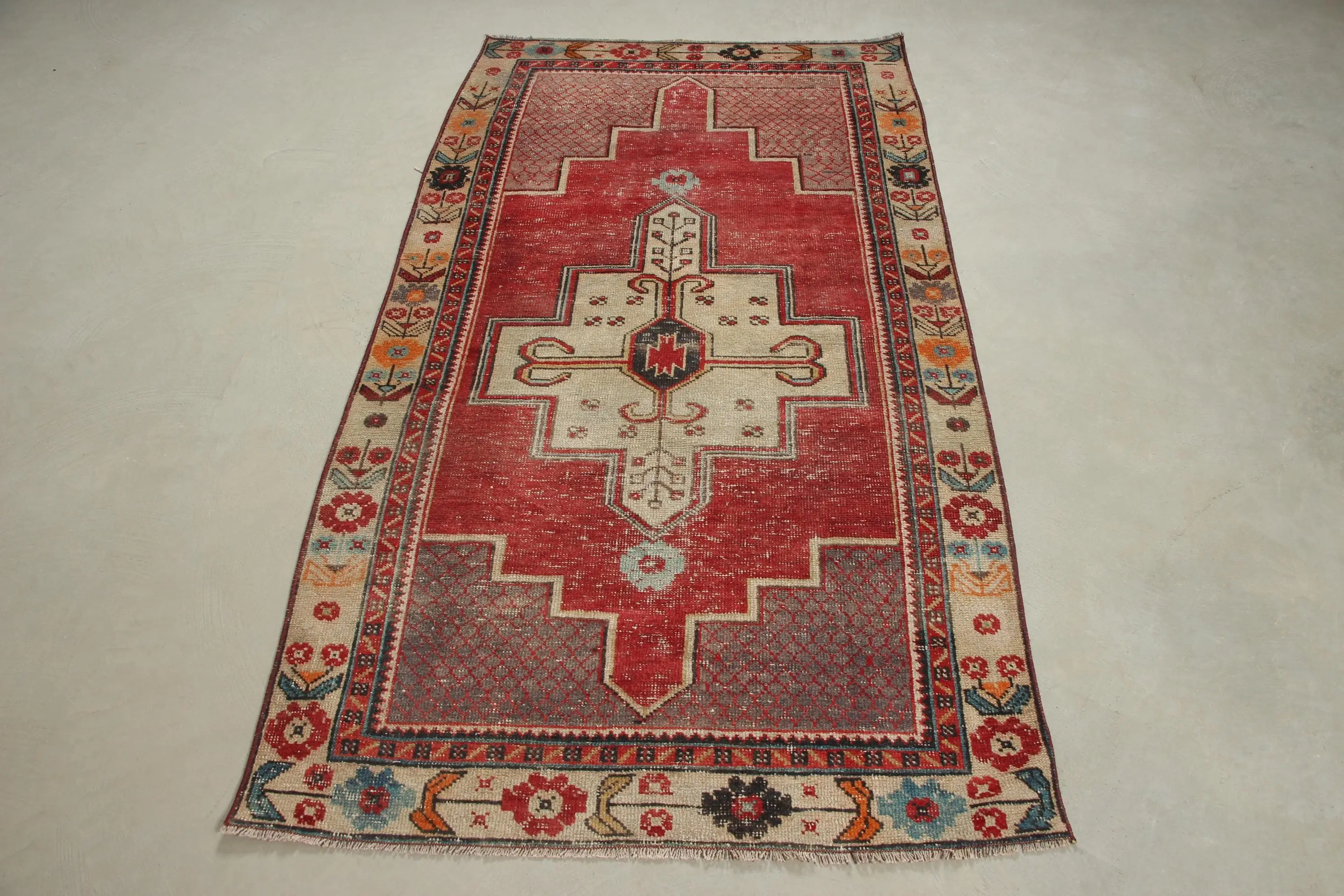 Türk Vurgulu Halı 3.37x6.4 ft, Kırmızı Çiçekli Vintage Yün Halı - 1