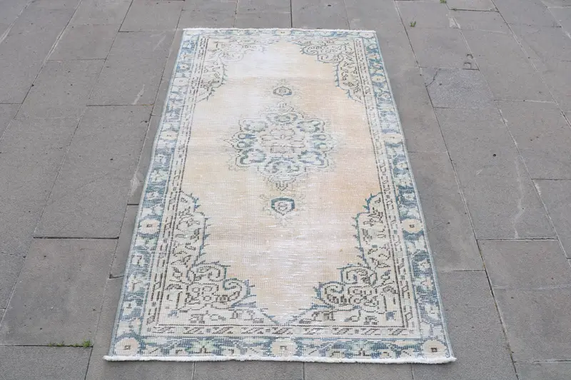 Eleganter Teppich in Beige und Blau, 90 x 150 cm, abstraktes Design