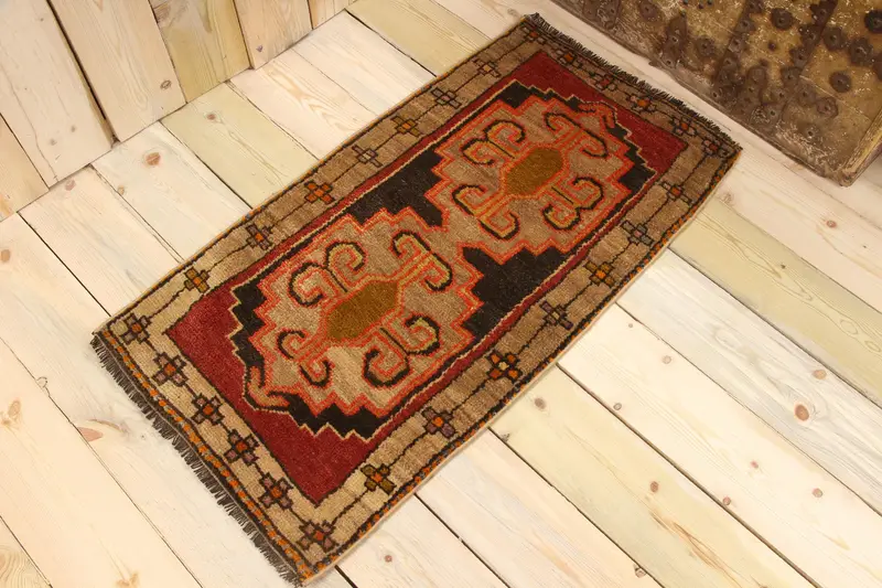 Vintage 1,7x3,2 ft kleiner Teppich, türkischer Teppich, roter Ombré-Teppich von Oushak - 1