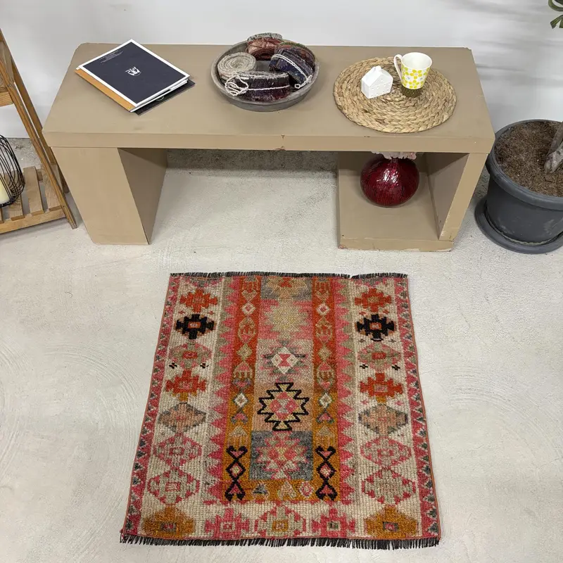 Vintage Turkish Oushak Rug 2.7x2.7 ft (83x83 cm), Red Ombré Wool Rug - 1