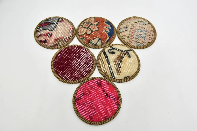 ボヘミアンラウンドコースター、ピンクとベージュのドリンクコースター