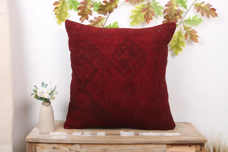 Kırmızı Güneybatı Kırlent, 22x22 Nakışlı Keten Kırlent