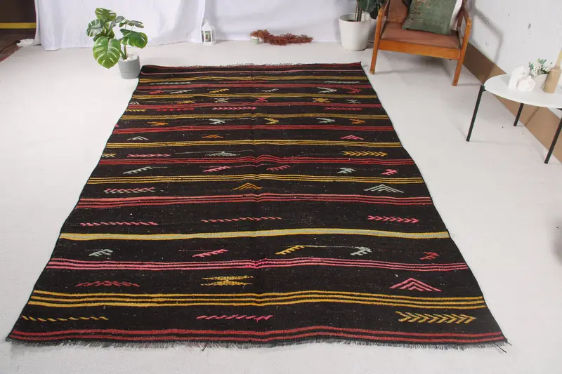 Türk Vintage Halısı, Büyük 5.6x8.4 ft (170x257 cm) Halı, Siyah Yün Halı - 1