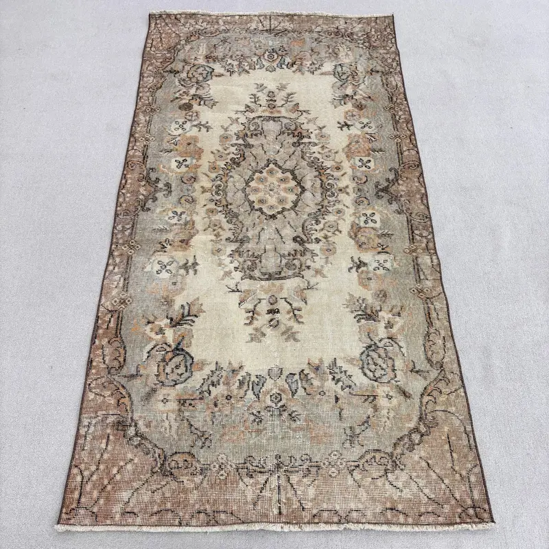 Türk Oushak Halısı 3,6x7 ft (111x212 cm), Kahverengi Çiçekli Vintage Halı - 1