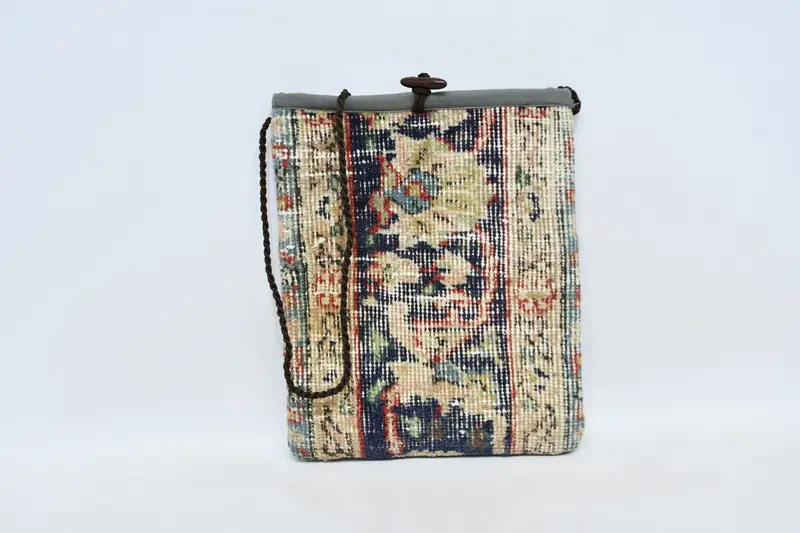 調節可能なストラップキリムバッグ、ゴシックボヘミアンミリタリーウールヴィンテージモチーフクロスボディ