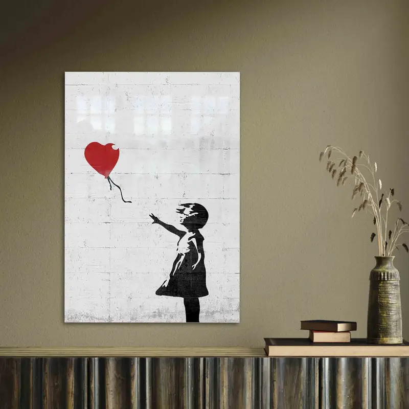 Zarif Baskılı Cam: Banksy'den Esinlenen Çağdaş Sanat Tasarımı
