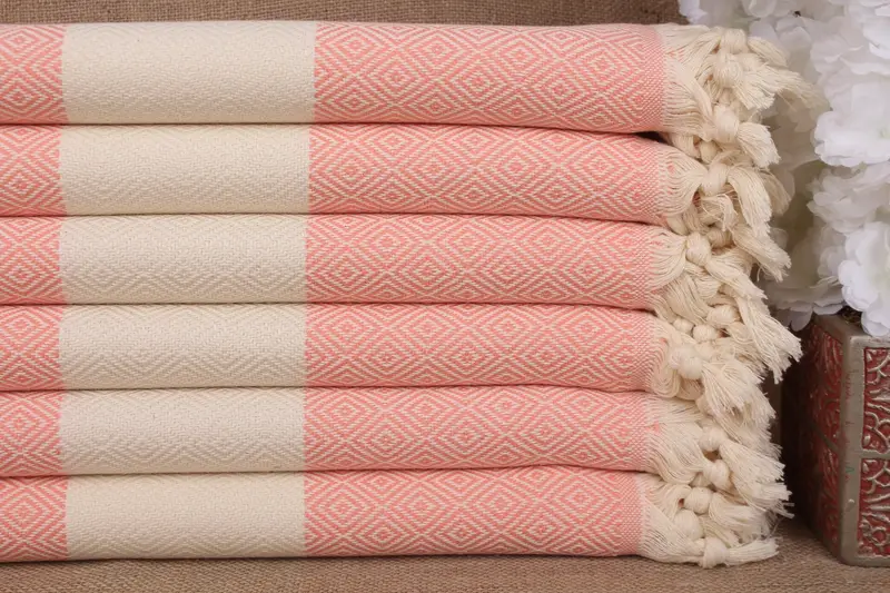 Toalla de playa de regalo con monograma de diamantes de coral, algodón turco, beige, 40 x 71 pulgadas