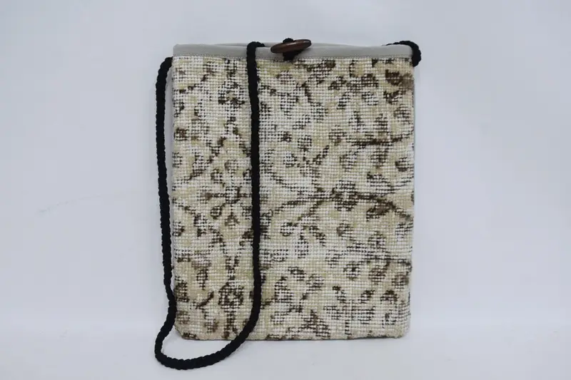 ヴィンテージモチーフのボヘミアンウールショルダーバッグ、キリムバッグ