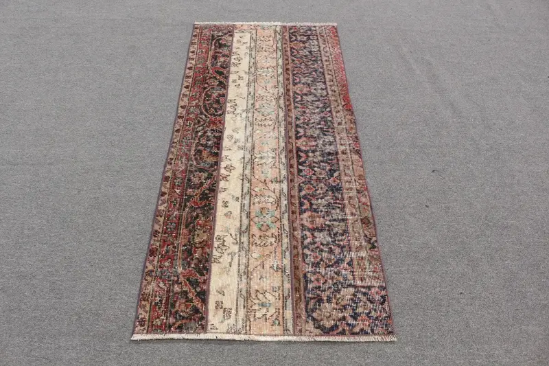 ベージュ迷彩ラグ、2.5x5.4フィート、レッドアクセント付き