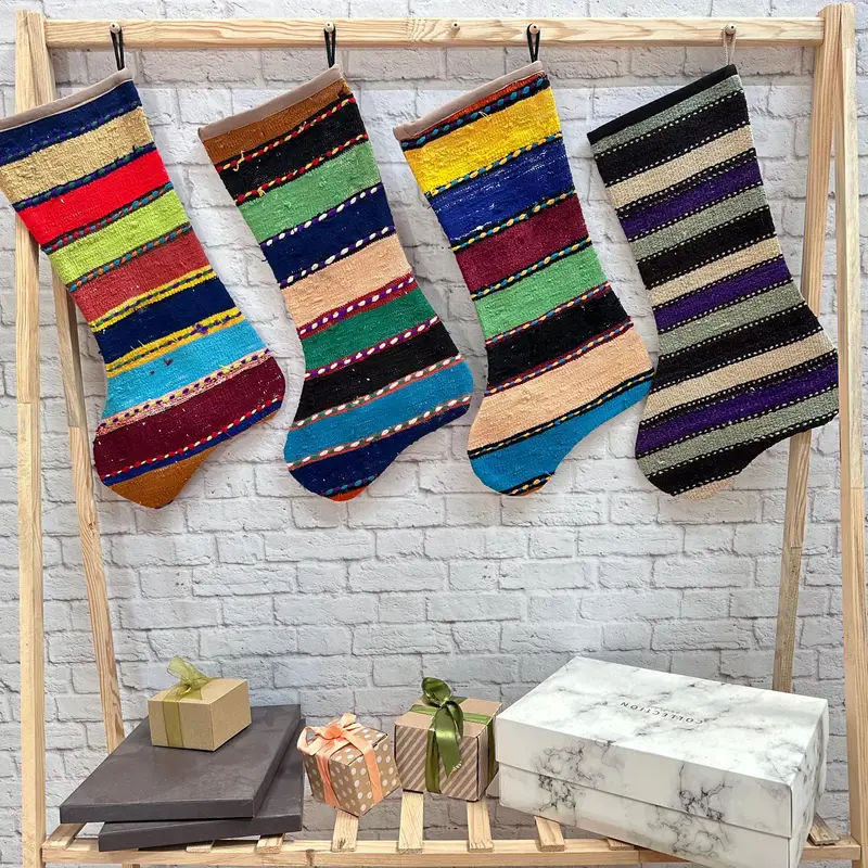 Media navideña gris y rosa, media navideña de 8 pulgadas de ancho