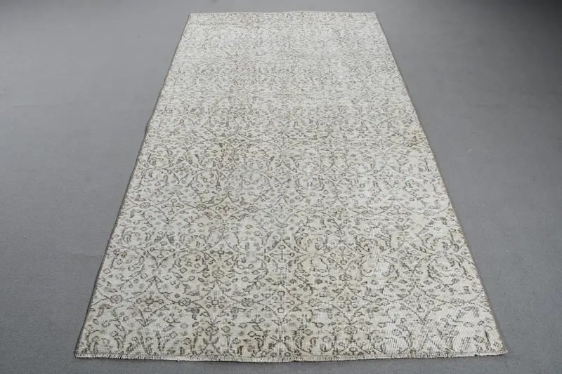 Vintage Oushak Bölge Halısı 4,3x8,1 ft (132x246 cm), Türk Beyaz Oryantal Halı - 1