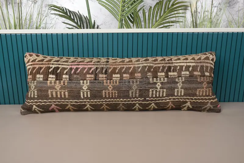 Handgefertigtes 12x36 besticktes Kissen, Vintage Beige & Braunes Patchwork-Wurfkissen