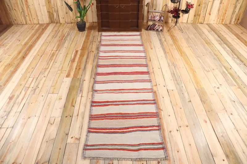 Türk Vintage Halı, 2.8x9.7 ft Kilim Halı, Kırmızı Bordürlü Yün Halı - 1