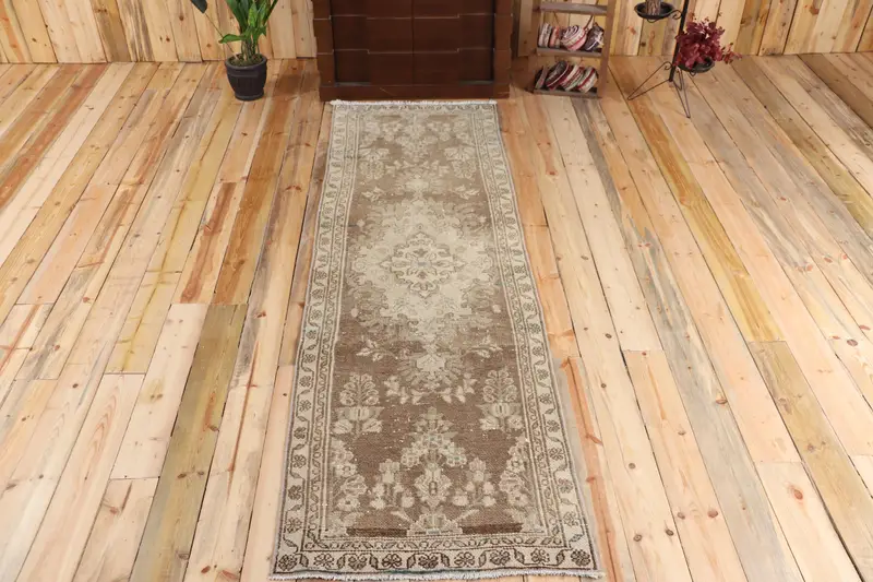 2.7x8.9 ft Runner Vintage Halı, Kahverengi Puantiyeli Türk Halısı - 1