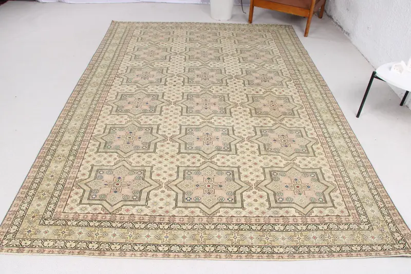 手作りのグリーンラグ、5.2x9.2フィート、幾何学模様、花柄モチーフ