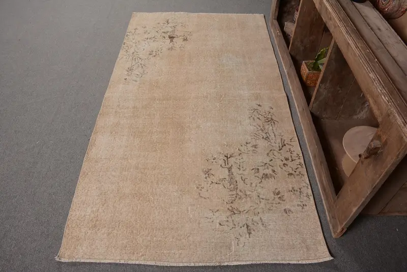 エレガントなベージュ&ブラウンラグ、108x200cm 花柄&幾何学模様