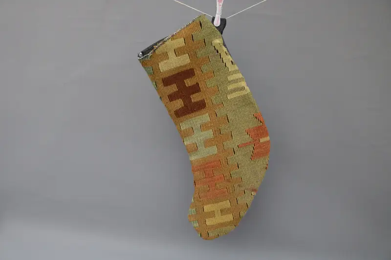 Medias navideñas beige con adornos verdes, medias festivas