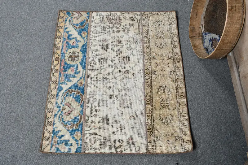 エレガントなベージュ & ブルー ラグ、2.4x2.9 フィートのシックな装飾