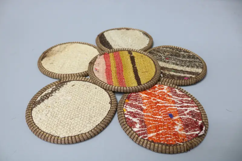 Runder Untersetzer in Boho-Grün und Beige, einzigartiger Kelim-Untersetzer