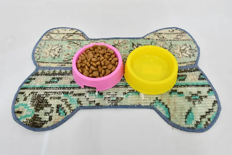 Bohemian Round Wool Placemat, Green and Beige Traditional Design