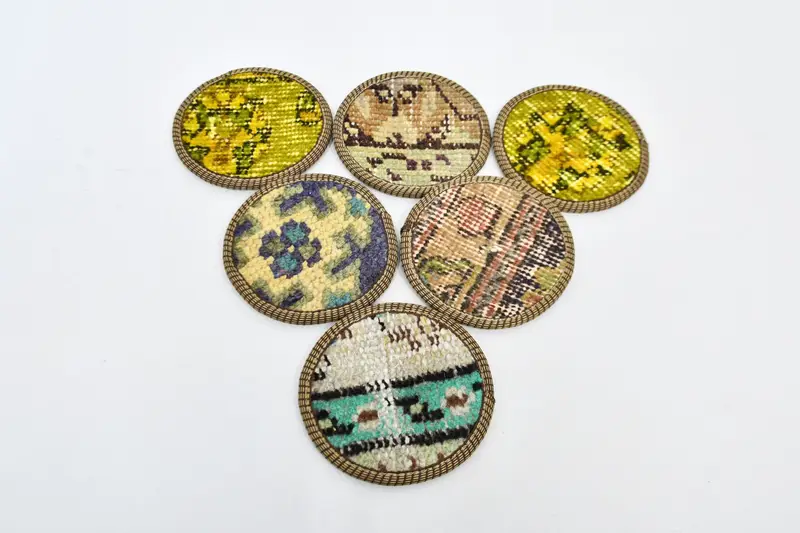 Posavasos marrones y verdes, posavasos de alfombras únicos y elegantes