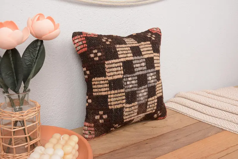 Braunes und graues geometrisches Kissen, Vintage besticktes Kissen