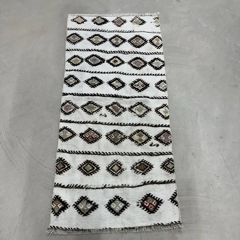 1,6x3,4 ft Bej Halı, Hayvan Baskılı ve Kahverengi Vurgular