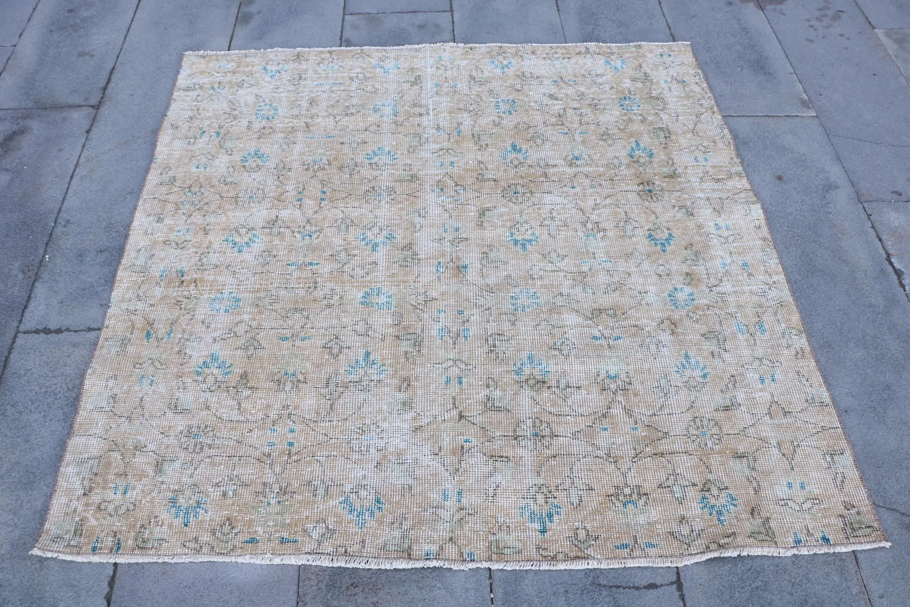 Vintage Halı, Accent 4.5x4.3 ft Türk Halısı, Kahverengi Çiçekli Yün Halı - 1