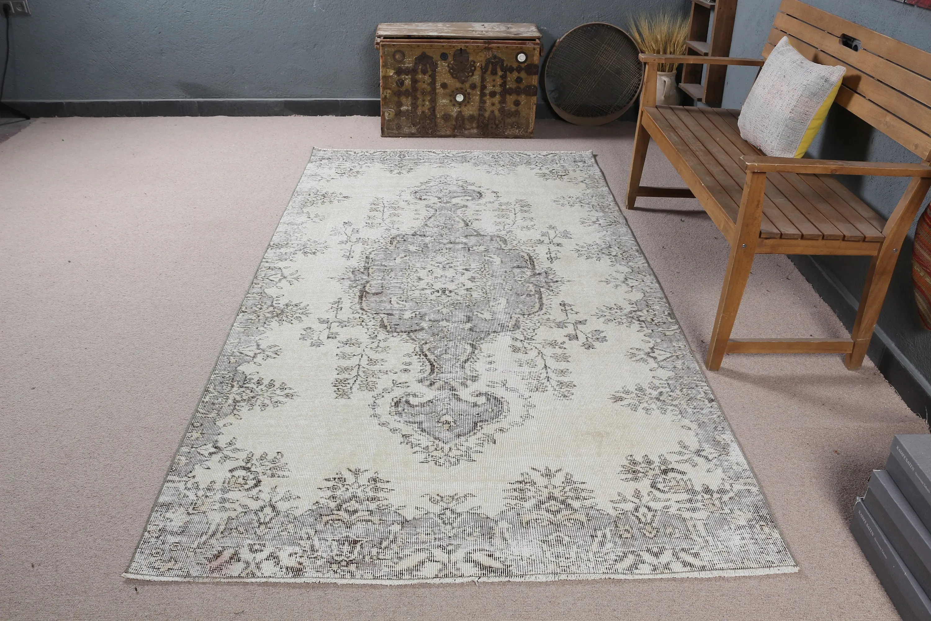 Türk Vintage Halı, 4.7x8.8 ft Büyük Halı, Gri Beyaz Puantiyeli Yün Halı - 1