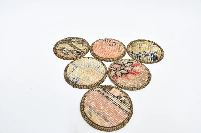 Posavasos circulares rojos y beige, posavasos de alfombra duraderos y elegantes