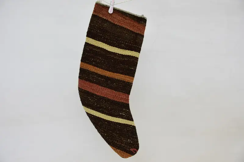 Şenlikli Noel Süsleri Deseni, Kahverengi ve Turuncu 15,7 İnç Çorap